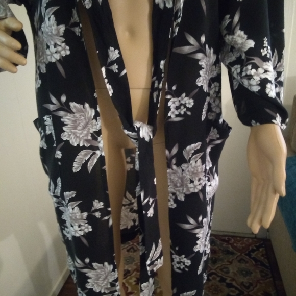 Spiritual Gangster Kimono Wrap - Picture 5 of 8